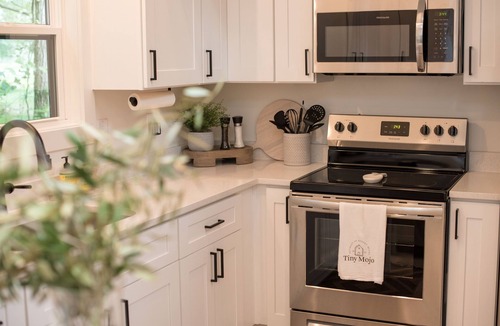 Monteagle House | Bonnaroo,Sewanee,Hikes, Caverns: Basecamp Tiny