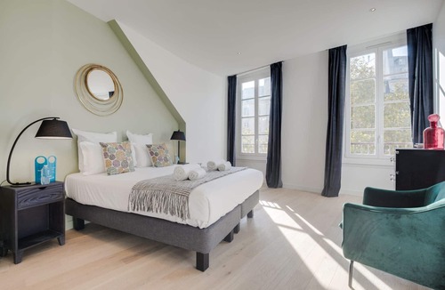 Strasbourg -Saint-Denis Apartment | Bonne nouvelle - Four Bedroom Apartment, Sleeps 10