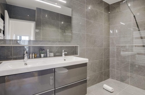 Strasbourg -Saint-Denis Apartment | Bonne nouvelle - Four Bedroom Apartment, Sleeps 10