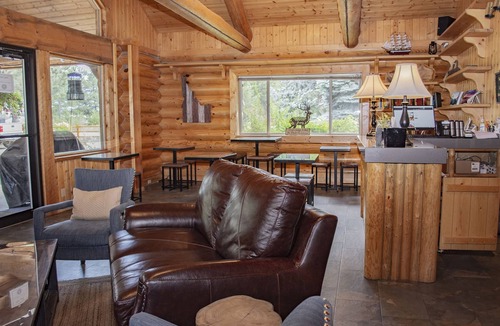Bonners Ferry Hotel | Bonners Ferry Log Inn