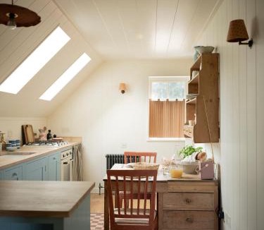 Reading House | Bonni B&B