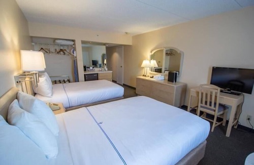 Alexandria Bay Hotel | Bonnie Castle Resort & Marina