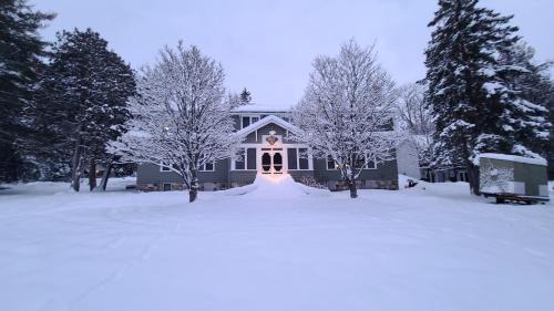 Haliburton Hotel | Bonnie View Inn