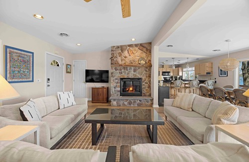 Valois House | Bonskeid House: Relaxing Seneca Lake Getaway!