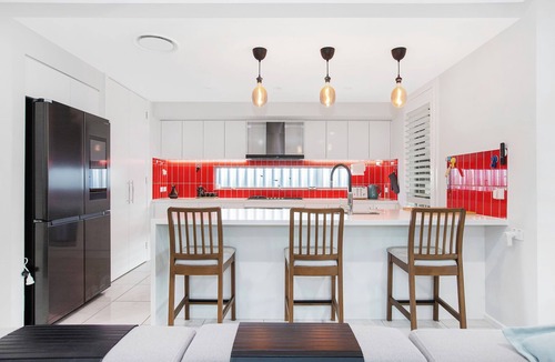 Moorebank House | Bonus Massage Chair+Accessible Pool & Bathroom