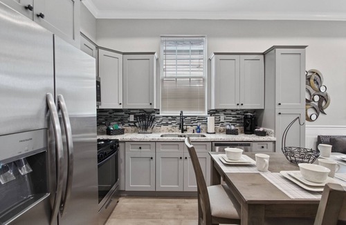 Mid-City House | Bonus Movie Theater New Orleans! Walk to Streetcar