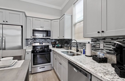 Mid-City House | Bonus Movie Theater New Orleans! Walk to Streetcar