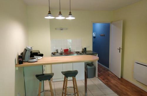 Saint-Maurice Apartment | Bonvallet - Studio paisible et chaleureux avec balcon