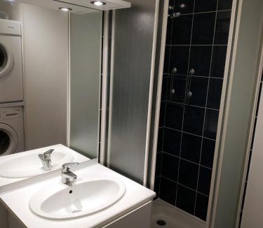 Saint-Maurice Apartment | Bonvallet - Studio paisible et chaleureux avec balcon