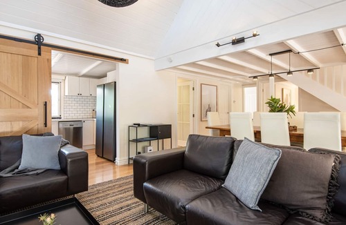 Somers House | Bonview Beach Boy with pool on the park