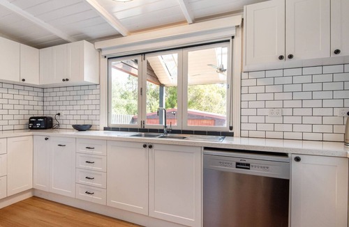 Somers House | Bonview Beach Boy with pool on the park