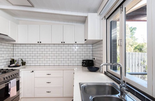 Somers House | Bonview Beach Boy with pool on the park