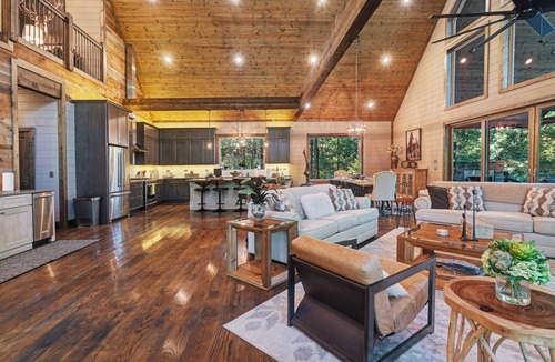 Hochatown Cabin | Book 3 Nights- 4th Free Night- A Luxury 4 Bedroom