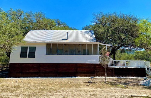 Leakey Cabin | Book 3 Nights Get the 4th Free @ this Luxury Lodge in Leakey!
