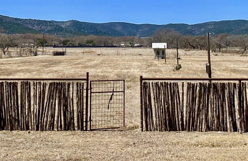 Leakey Cabin | Book 3 Nights Get the 4th Free @ this Luxury Lodge in Leakey!