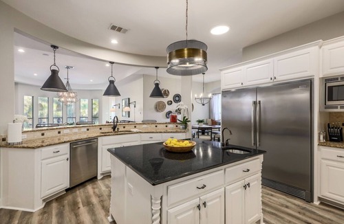Austin House | *Book 4, Get 3 Free – Stay 7 Nights, Pay for 4!*