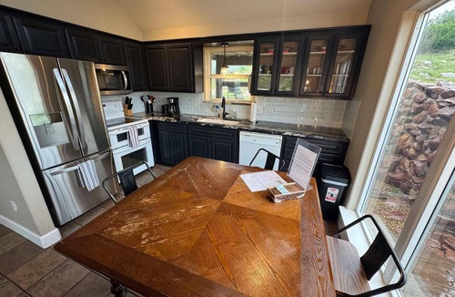 Medicine Park House | Book A Riverside Stay w/hot tub-sleeps 15 +Parking