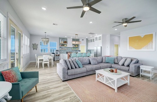 Surfside Beach House | Book any 3+ Night stay Get 2 Free Golf Carts Beach Luxury at an Affordable Rates