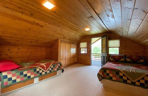 Wetmore Cabin | Book for your Fall colors!