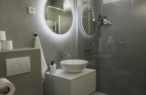 Novi Zagreb Apartment | "Book Me" Apartment - Zagreb - Free Public Parking in Front