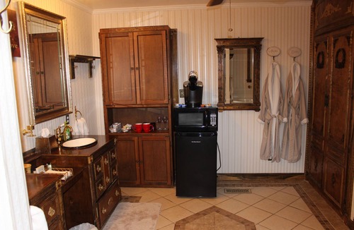 Voth Bed & Breakfast | Book Nook Inn