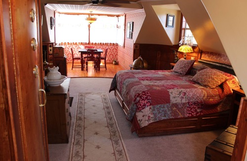 Voth Bed & Breakfast | Book Nook Inn