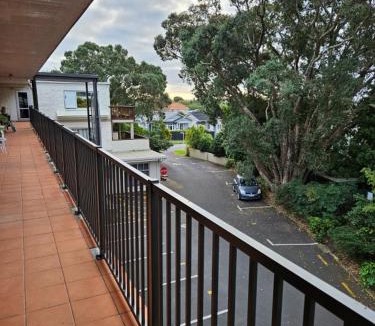 Mount Albert Apartment | Book Now Affordable Cute Cozy studio with Carpark 23