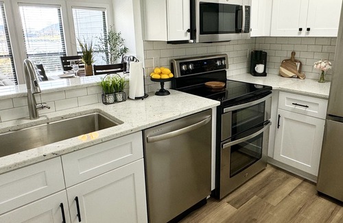 North Shore Condo | BOOK NOW -BEST LOCATION NEXT2 POOL BERNARDS LANDING2B-HOTTUB