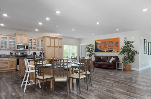 Branson House | BOOK NOW! Bunk room, HotTub, Arcade & More!