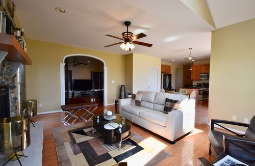 Royal Oak House | 🌊 Book Now for 15% Off. Waterfront, Dock, Hot Tub, Sandy Beach, Elevator!
