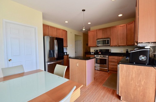 Royal Oak House | 🌊 Book Now for 15% Off. Waterfront, Dock, Hot Tub, Sandy Beach, Elevator!