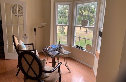 Royal Oak House | 🌊 Book Now for 15% Off. Waterfront, Dock, Hot Tub, Sandy Beach, Elevator!