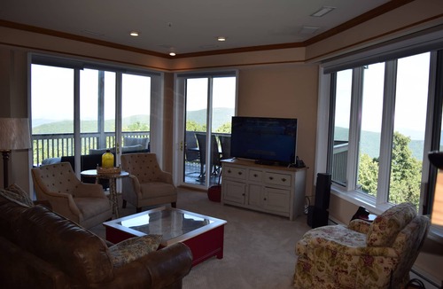 Chestnut Springs Condo | Book Now for Spring and Summer.Awesome Views and 5-Star Amenities