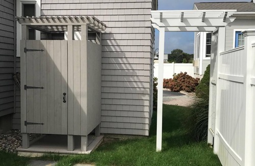 Misquamicut Cottage | Book now for Summer 2025! Great Location! Beach Parking Pass!