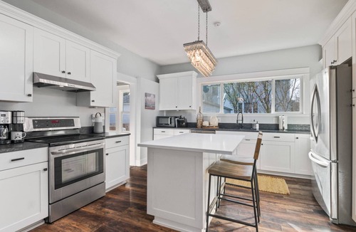 Newberg House | Book Now for Summer 2025!