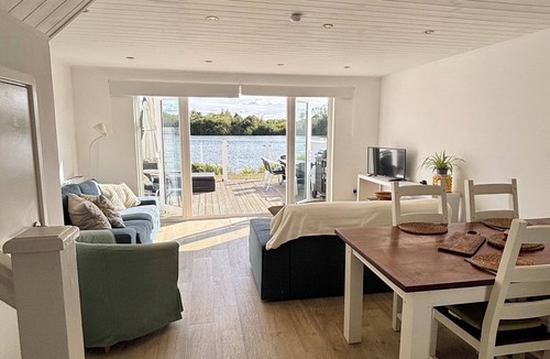 South Cerney Cottage | BOOK NOW ON LINE