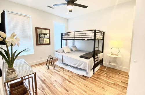 Old East Dallas House | BOOK NOW - PAY LATER! New 2740 Sqft Home with a STUNNING Downtown View
