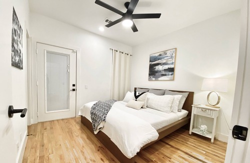 Old East Dallas House | BOOK NOW - PAY LATER! New 2740 Sqft Home with a STUNNING Downtown View