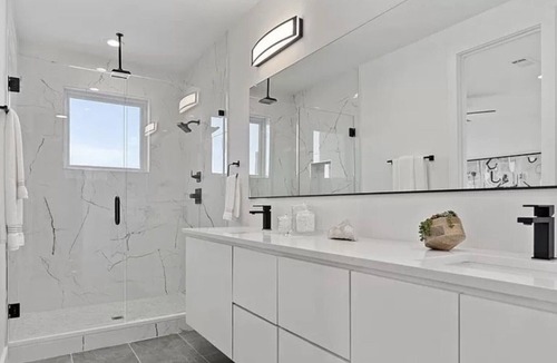 Old East Dallas House | BOOK NOW - PAY LATER! New 2740 Sqft Home with a STUNNING Downtown View