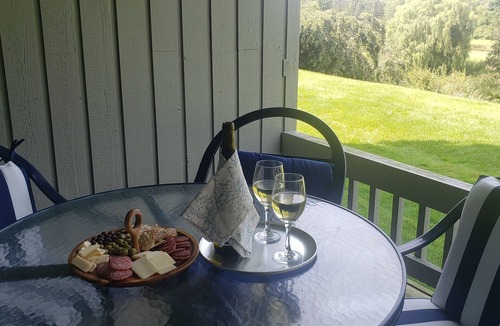 Acme Condo | Book now ! Summer dates are open.