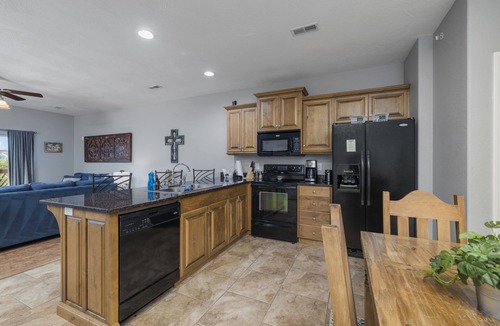 Indian Point Condo | Book Rockwood 3 king bdrm with Direct lake access, close to SDC