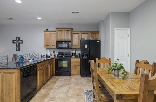Indian Point Condo | Book Rockwood 3 king bdrm with Direct lake access, close to SDC