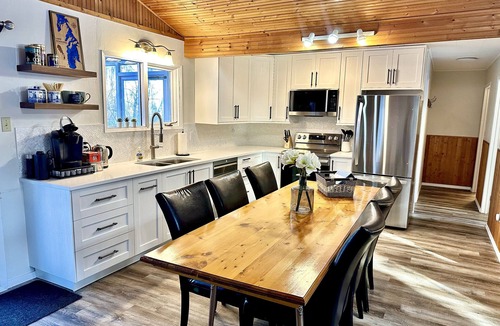 Lester Beach Cabin | Book Two Nights, Get Two Free! Cabin in Belair Properties