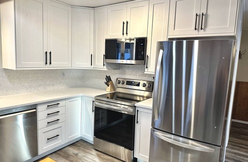 Lester Beach Cabin | Book Two Nights, Get Two Free! Cabin in Belair Properties