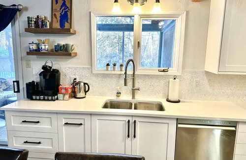 Lester Beach Cabin | Book Two Nights, Get Two Free! Cabin in Belair Properties