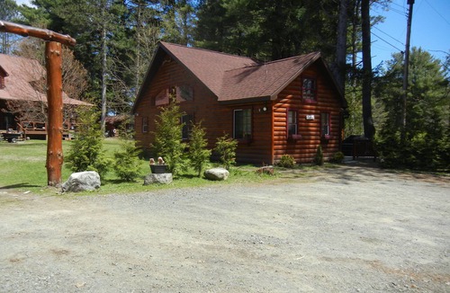 Gloversville Cottage | Book your Adirondack Getaway Now!