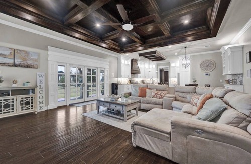 Amarillo House | Book your next weekend getaway or family gatherings here!