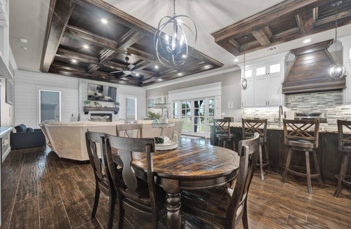 Amarillo House | Book your next weekend getaway or family gatherings here!