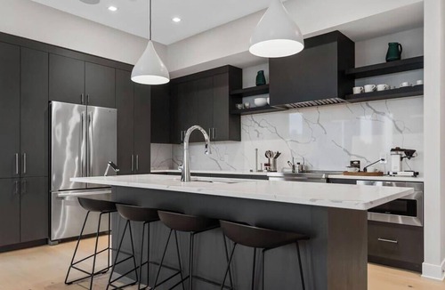 Holland Condo | Book Your Spring Getaway! Downtown Condo near Hope