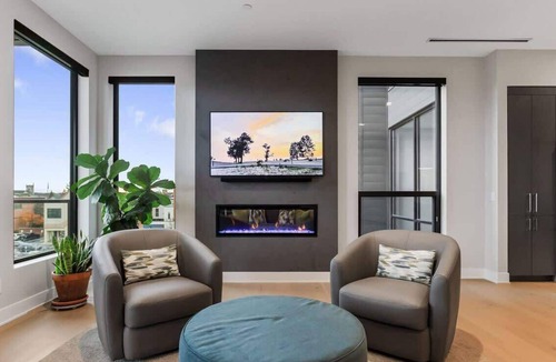 Holland Condo | Book Your Spring Getaway! Downtown Condo near Hope